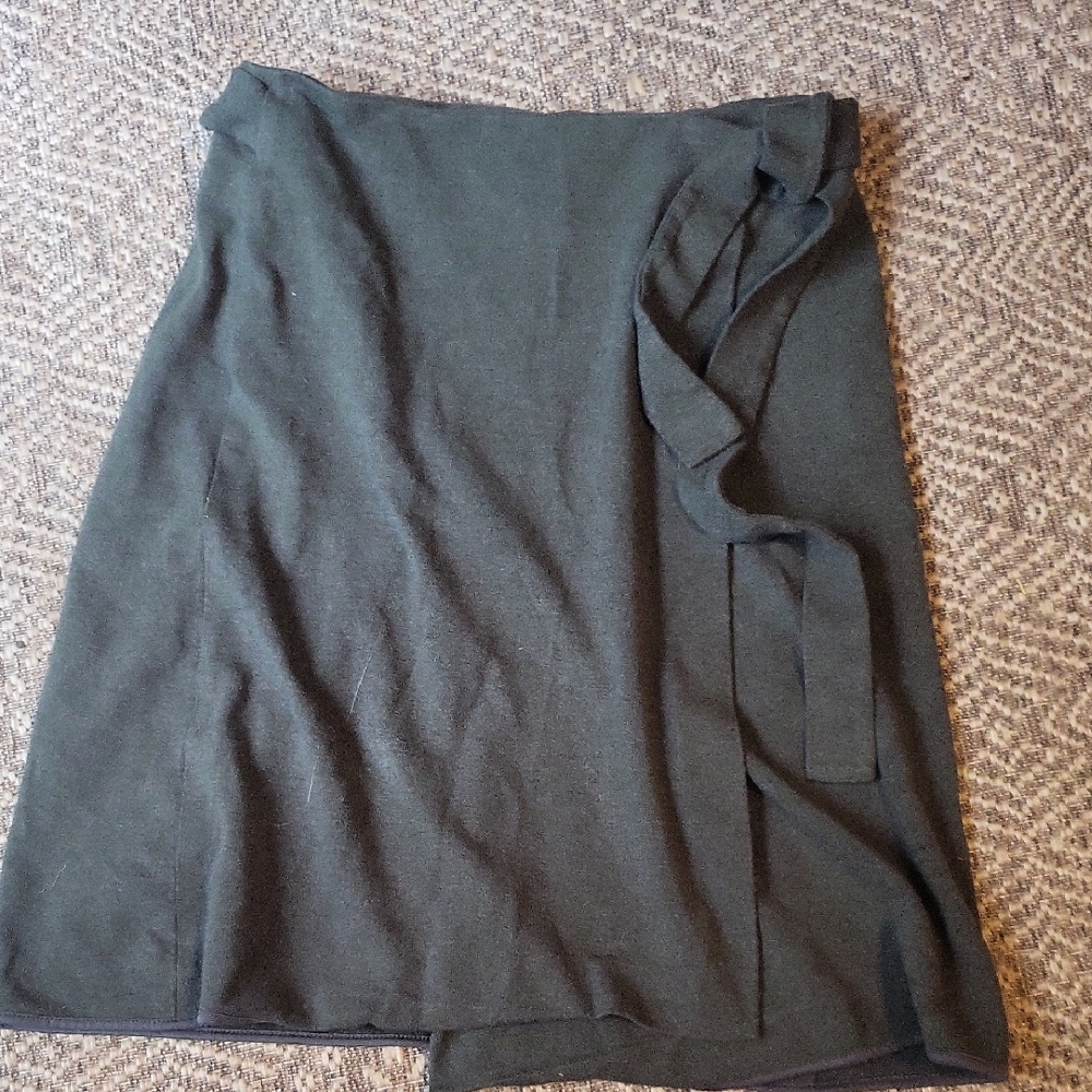 LOFT Dark Green Wrap Around Skirt Midi/mini
